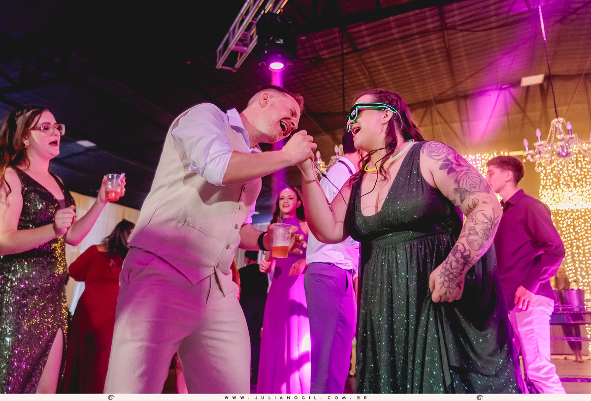 recepção casamento Luiza Gaspar e Luís Felipe Carraro fotógrafo Juliano Gil igreja perpétuo socorro irati paraná ivaí ponta grossa curitiba barbearia 21 de maio salão da renata maquiadora vanessa novinski noiva noivo canto verde cerimonial mr john