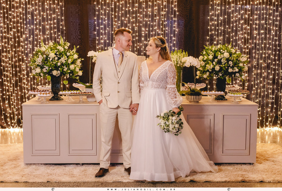 recepção casamento Luiza Gaspar e Luís Felipe Carraro fotógrafo Juliano Gil igreja perpétuo socorro irati paraná ivaí ponta grossa curitiba barbearia 21 de maio salão da renata maquiadora vanessa novinski noiva noivo canto verde cerimonial mr john