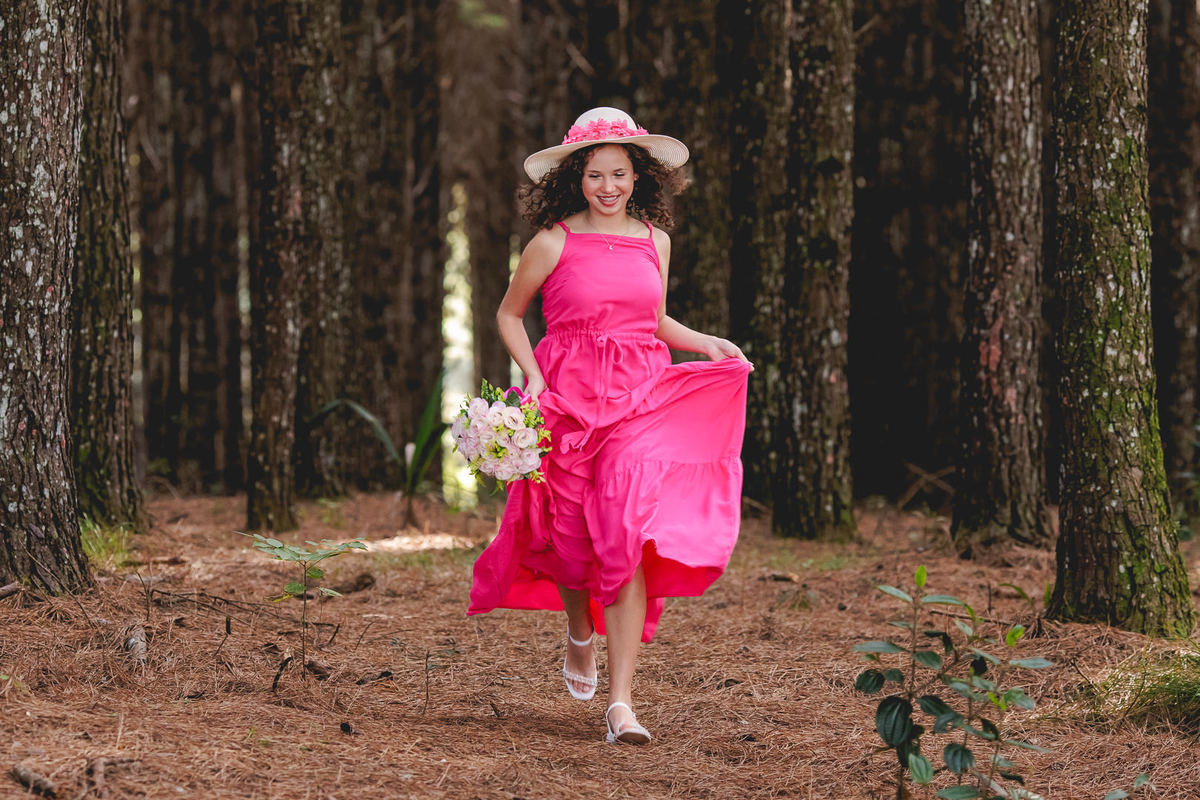 pré 15 anos Giovana Valenga fotógrafo Juliano Gil plantação de pinus chácara cavalos teclado música ar livre externo família unicentro irati paraná curitiba ponta grossa aniversário ensaio vestido pôr do sol