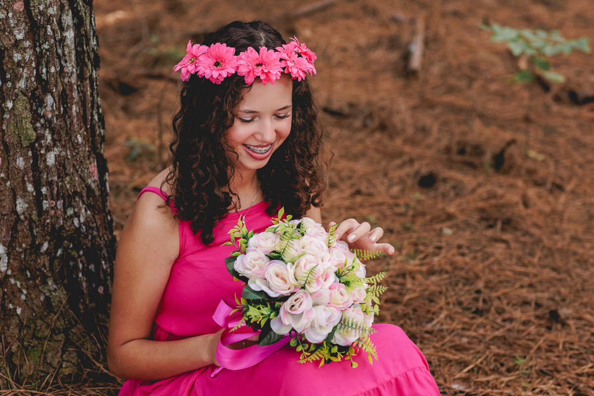 pré 15 anos Giovana Valenga fotógrafo Juliano Gil plantação de pinus chácara cavalos teclado música ar livre externo família unicentro irati paraná curitiba ponta grossa aniversário ensaio vestido pôr do sol