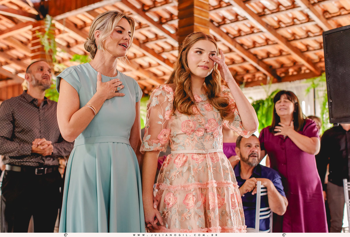 15 anos aniversário Laura Bertuol debutante cristão comunidade alcance família irmã irmãos pais avós fotografia fotógrafo Juliano Gil irati paraná ponta grossa curitiba recanto do lago decoração eduardo krezanoski vestido priscila susko homenagem espelho