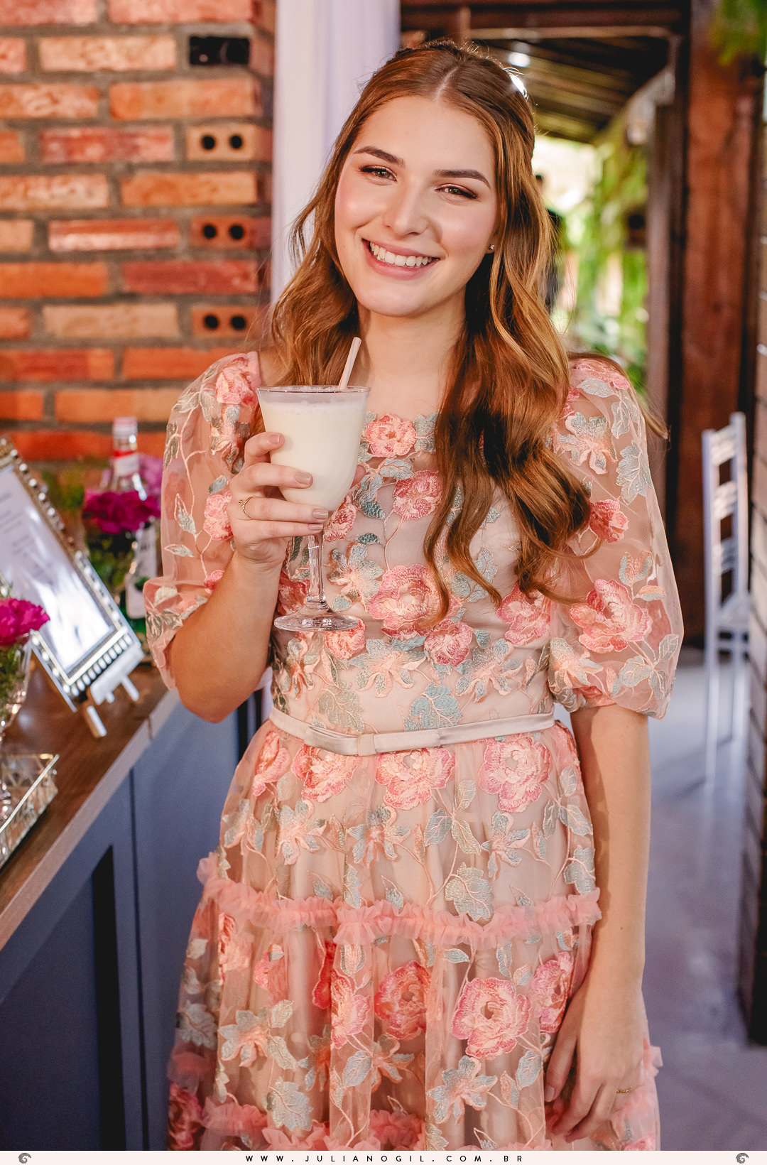 15 anos aniversário Laura Bertuol debutante cristão comunidade alcance família irmã irmãos pais avós fotografia fotógrafo Juliano Gil irati paraná ponta grossa curitiba recanto do lago decoração eduardo krezanoski vestido priscila susko homenagem espelho