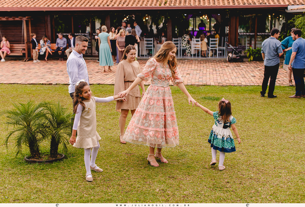 15 anos aniversário Laura Bertuol debutante cristão comunidade alcance família irmã irmãos pais avós fotografia fotógrafo Juliano Gil irati paraná ponta grossa curitiba recanto do lago decoração eduardo krezanoski vestido priscila susko homenagem espelho