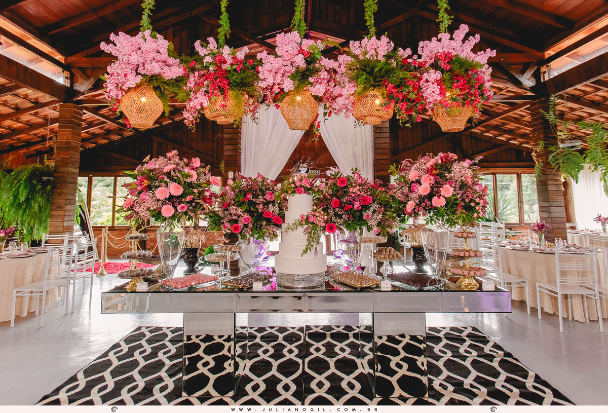 15 anos aniversário Laura Bertuol debutante cristão comunidade alcance família irmã irmãos pais avós fotografia fotógrafo Juliano Gil irati paraná ponta grossa curitiba recanto do lago decoração eduardo krezanoski vestido priscila susko homenagem espelho