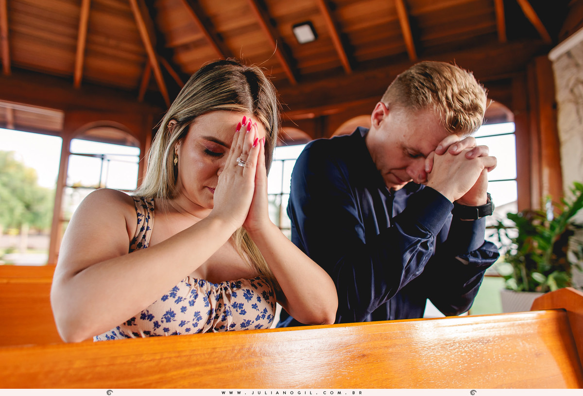 pré casamento Gizelle e Luiz Carlos fotógrafo Juliano Gil rancho das pedras itaberá são paulo itapeva irati curitiba pedido de casamento alianças pôr do sol ensaio externo igreja corinthians casal amor