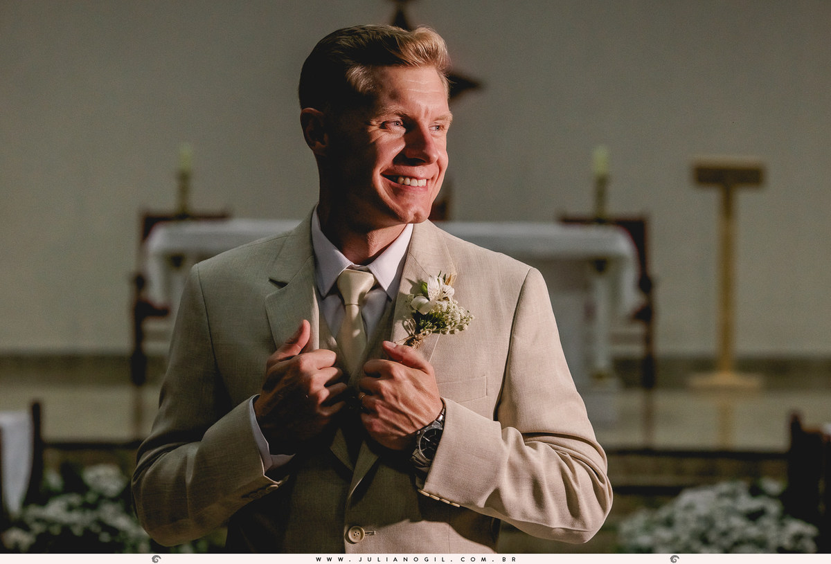 casamento Gizelle Lima e Luiz Carlos Basso itapeva são paulo fotógrafo juliano gil irati paraná junior alvez wedding bride noiva família vestido make first touch emoção detalhes noivo igreja santo antonio cerimônia católica trompetes padre