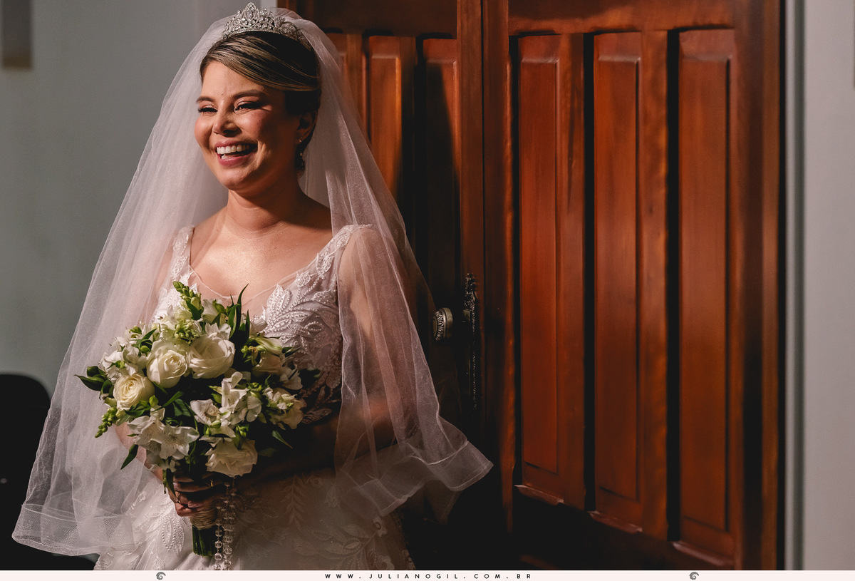 casamento Gizelle Lima e Luiz Carlos Basso itapeva são paulo fotógrafo juliano gil irati paraná junior alvez wedding bride noiva família vestido make first touch emoção detalhes noivo igreja santo antonio cerimônia católica trompetes padre