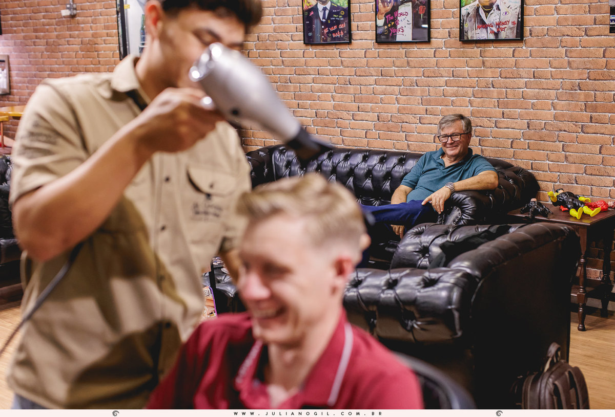 making of casamento Gizelle Lima e Luiz Carlos Basso itapeva são paulo fotógrafo juliano gil irati paraná junior alvez wedding bride noiva família vestido make first touch emoção detalhes noivo pai barbearia
