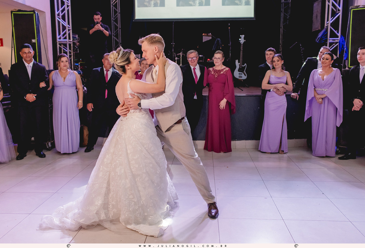 recepção de casamento Gizelle Lima e Luiz Carlos Basso itapeva são paulo fotógrafo juliano gil irati paraná junior alvez wedding bride noiva família vestido make first touch emoção detalhes noivo igreja santo antonio cerimônia católica manacá eventos