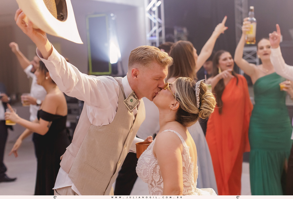 recepção de casamento Gizelle Lima e Luiz Carlos Basso itapeva são paulo fotógrafo juliano gil irati paraná junior alvez wedding bride noiva família vestido make first touch emoção detalhes noivo igreja santo antonio cerimônia católica manacá eventos