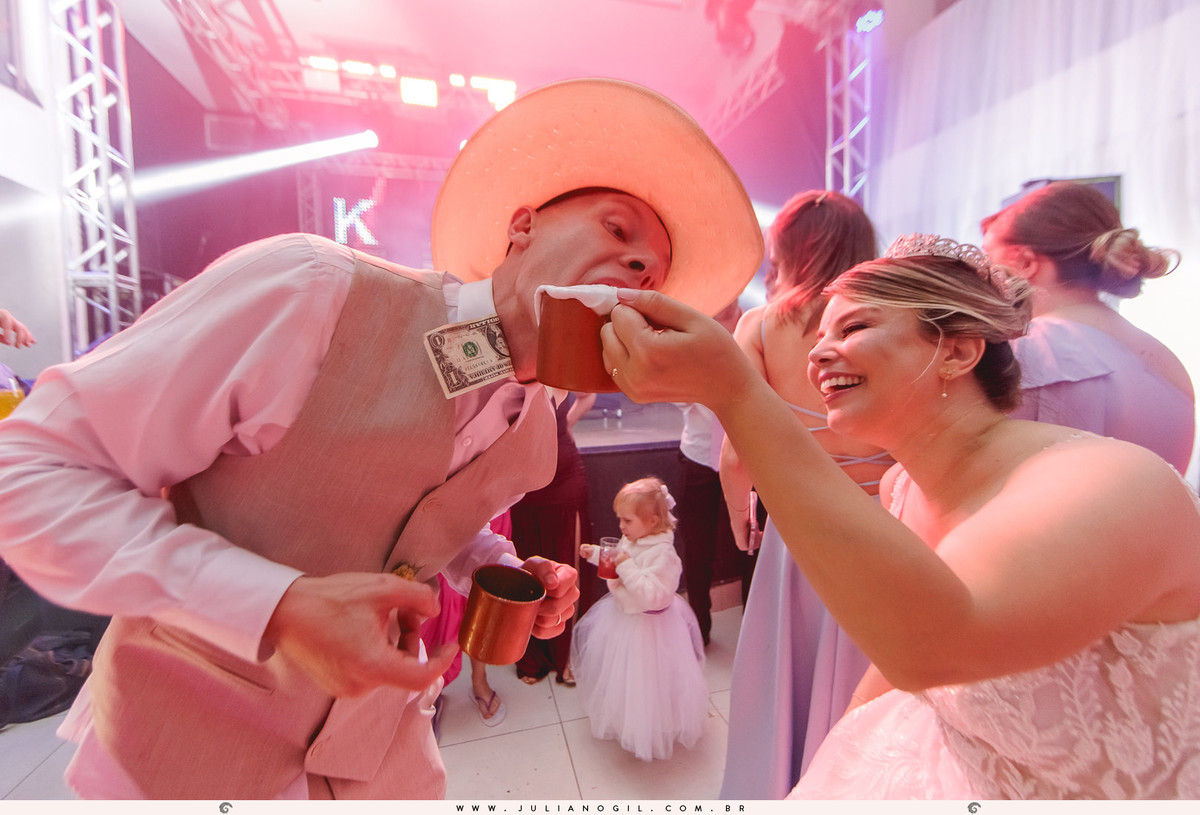 recepção de casamento Gizelle Lima e Luiz Carlos Basso itapeva são paulo fotógrafo juliano gil irati paraná junior alvez wedding bride noiva família vestido make first touch emoção detalhes noivo igreja santo antonio cerimônia católica manacá eventos