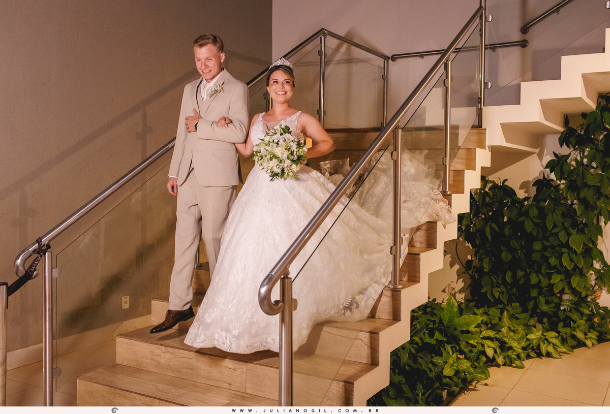 recepção de casamento Gizelle Lima e Luiz Carlos Basso itapeva são paulo fotógrafo juliano gil irati paraná junior alvez wedding bride noiva família vestido make first touch emoção detalhes noivo igreja santo antonio cerimônia católica manacá eventos