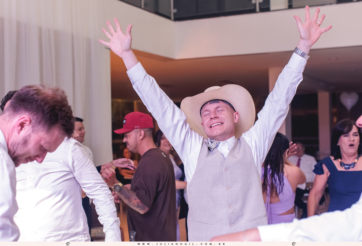 recepção de casamento Gizelle Lima e Luiz Carlos Basso itapeva são paulo fotógrafo juliano gil irati paraná junior alvez wedding bride noiva família vestido make first touch emoção detalhes noivo igreja santo antonio cerimônia católica manacá eventos