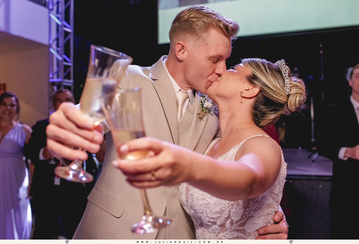 recepção de casamento Gizelle Lima e Luiz Carlos Basso itapeva são paulo fotógrafo juliano gil irati paraná junior alvez wedding bride noiva família vestido make first touch emoção detalhes noivo igreja santo antonio cerimônia católica manacá eventos