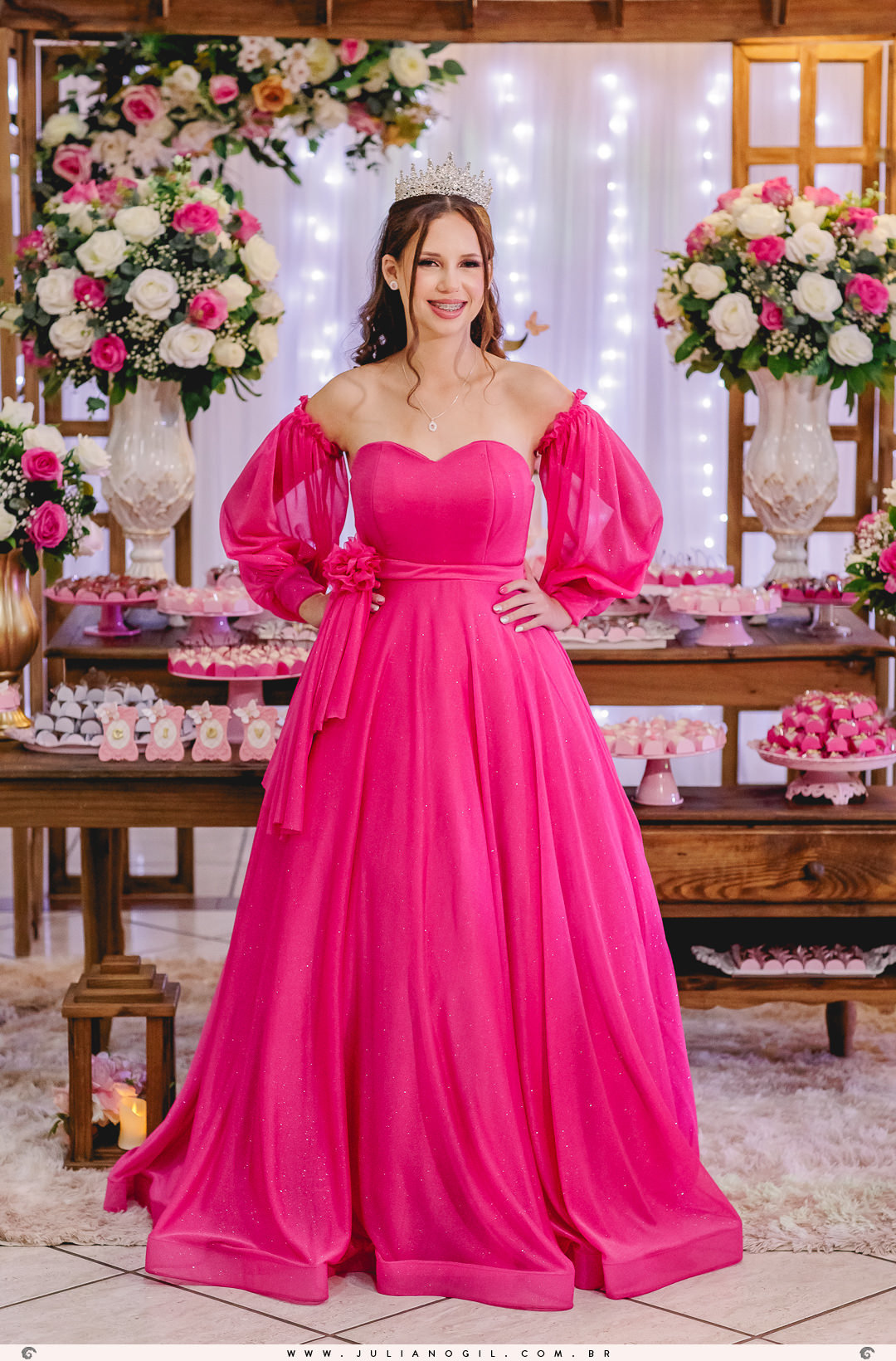 aniversário 15 anos Giovana Valenga fotógrafo Juliano Gil Irati Paraná estúdio Day Moreira associação da prefeitura maquiagem Regy Makes vestido Priscila Susko bar JP Tech princesa debutante família homenagem dança festa parabéns curitiba guarapuava