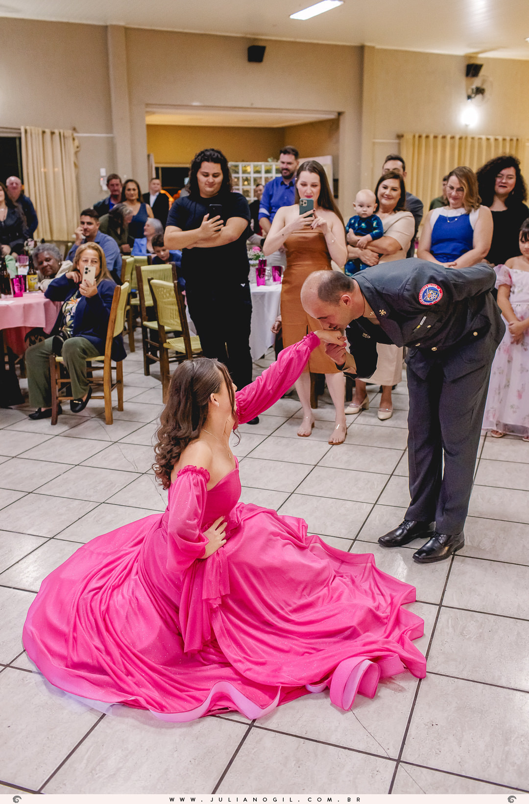 aniversário 15 anos Giovana Valenga fotógrafo Juliano Gil Irati Paraná estúdio Day Moreira associação da prefeitura maquiagem Regy Makes vestido Priscila Susko bar JP Tech princesa debutante família homenagem dança festa parabéns curitiba guarapuava