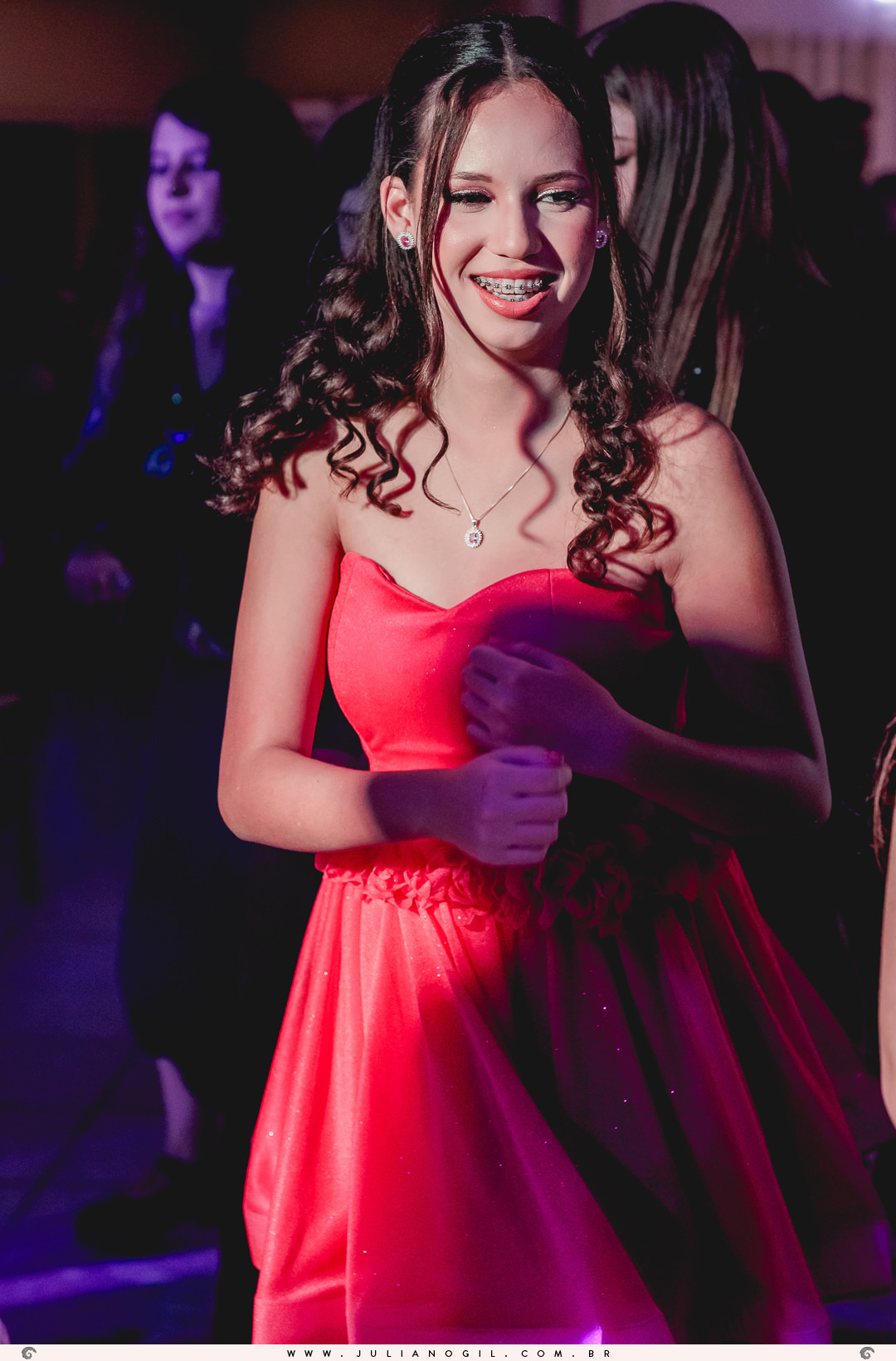 aniversário 15 anos Giovana Valenga fotógrafo Juliano Gil Irati Paraná estúdio Day Moreira associação da prefeitura maquiagem Regy Makes vestido Priscila Susko bar JP Tech princesa debutante família homenagem dança festa parabéns curitiba guarapuava