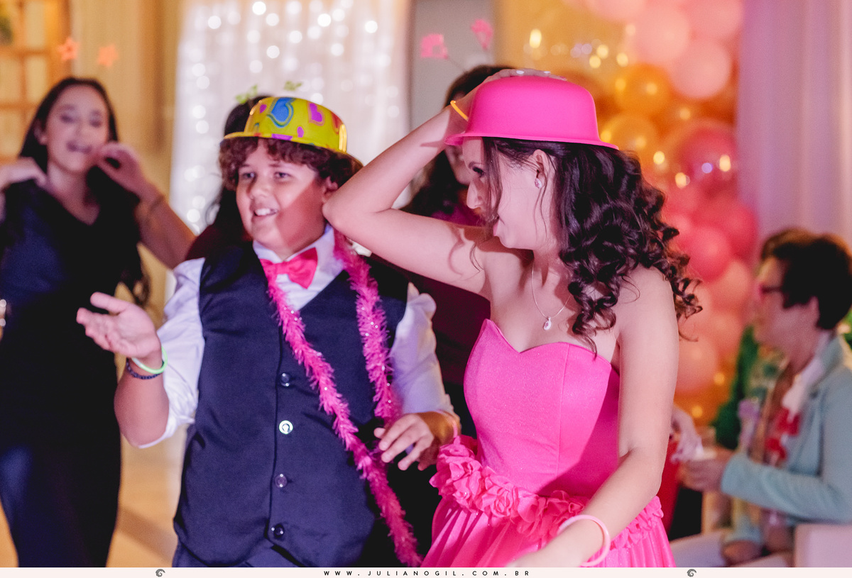 aniversário 15 anos Giovana Valenga fotógrafo Juliano Gil Irati Paraná estúdio Day Moreira associação da prefeitura maquiagem Regy Makes vestido Priscila Susko bar JP Tech princesa debutante família homenagem dança festa parabéns curitiba guarapuava