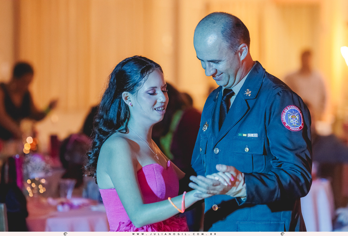 aniversário 15 anos Giovana Valenga fotógrafo Juliano Gil Irati Paraná estúdio Day Moreira associação da prefeitura maquiagem Regy Makes vestido Priscila Susko bar JP Tech princesa debutante família homenagem dança festa parabéns curitiba guarapuava