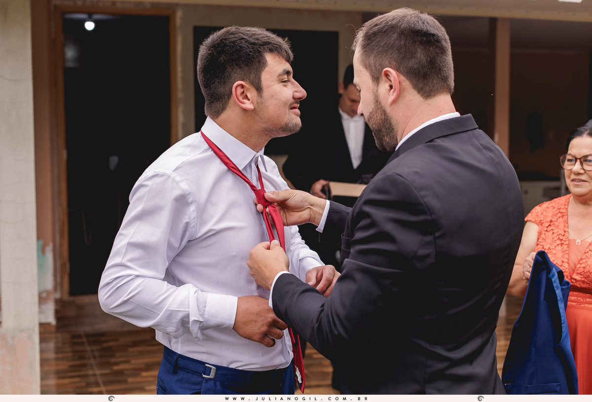 casamento Hanny e Andrei fotógrafo Juliano Gil Rio Azul Paraná Irati making of casa maquiagem cabelo Emerson Olicheski Umalu Eventos família noivo noiva vestido wedding Igreja Santa Teresinha do Menino Jesus Martins Eventos gravata cerimônia recepção