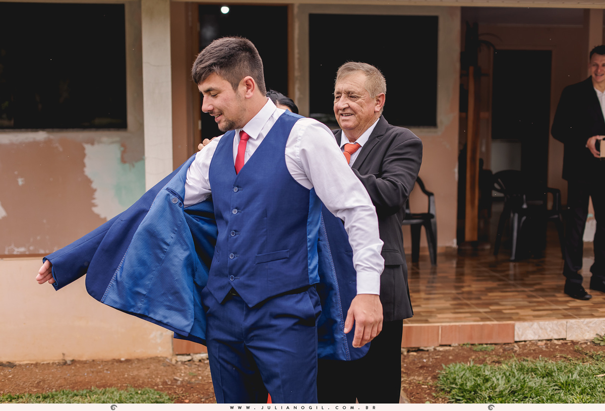 casamento Hanny e Andrei fotógrafo Juliano Gil Rio Azul Paraná Irati making of casa maquiagem cabelo Emerson Olicheski Umalu Eventos família noivo noiva vestido wedding Igreja Santa Teresinha do Menino Jesus Martins Eventos gravata cerimônia recepção