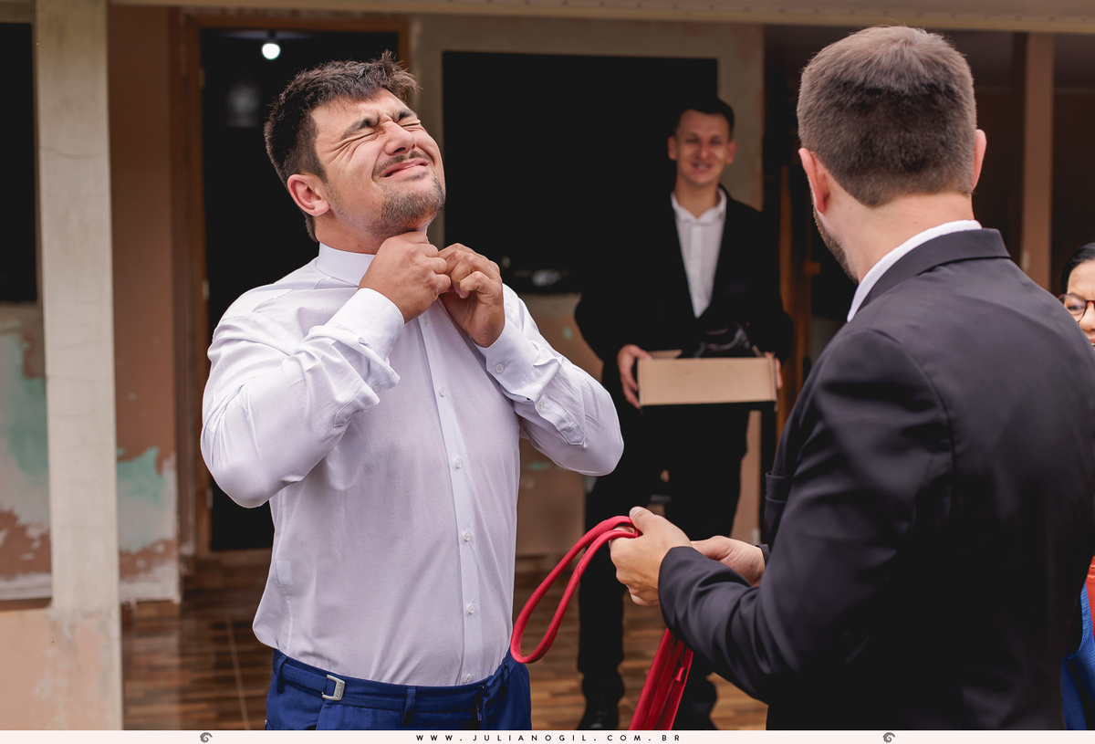 casamento Hanny e Andrei fotógrafo Juliano Gil Rio Azul Paraná Irati making of casa maquiagem cabelo Emerson Olicheski Umalu Eventos família noivo noiva vestido wedding Igreja Santa Teresinha do Menino Jesus Martins Eventos gravata cerimônia recepção