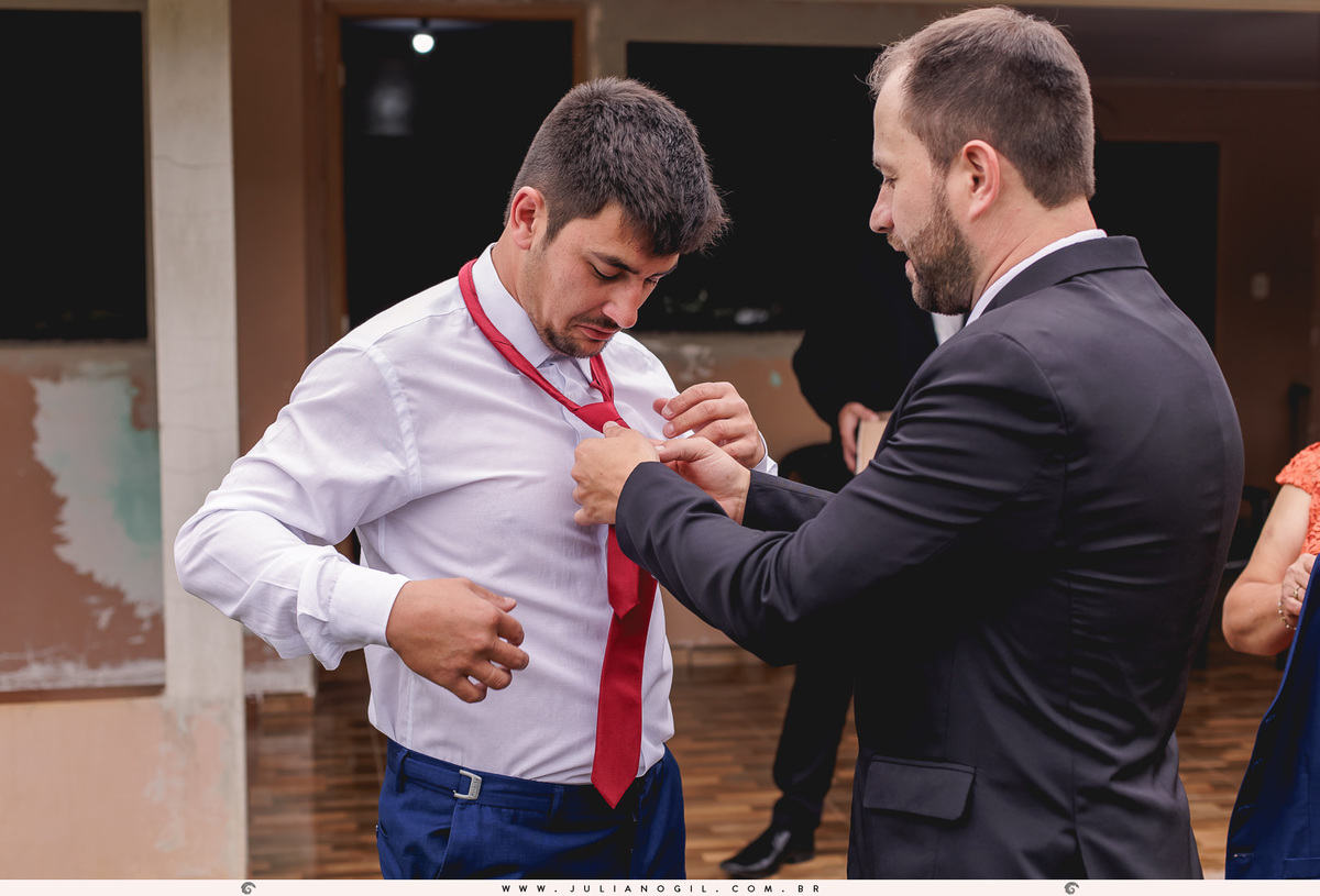 casamento Hanny e Andrei fotógrafo Juliano Gil Rio Azul Paraná Irati making of casa maquiagem cabelo Emerson Olicheski Umalu Eventos família noivo noiva vestido wedding Igreja Santa Teresinha do Menino Jesus Martins Eventos gravata cerimônia recepção