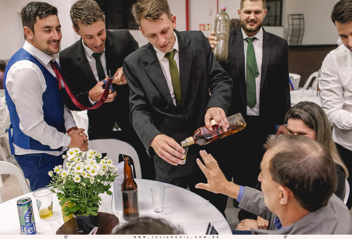 casamento Hanny e Andrei fotógrafo Juliano Gil Rio Azul Paraná Irati making of casa maquiagem cabelo Emerson Olicheski Umalu Eventos família noivo noiva vestido wedding Igreja Santa Teresinha do Menino Jesus Martins Eventos gravata cerimônia recepção