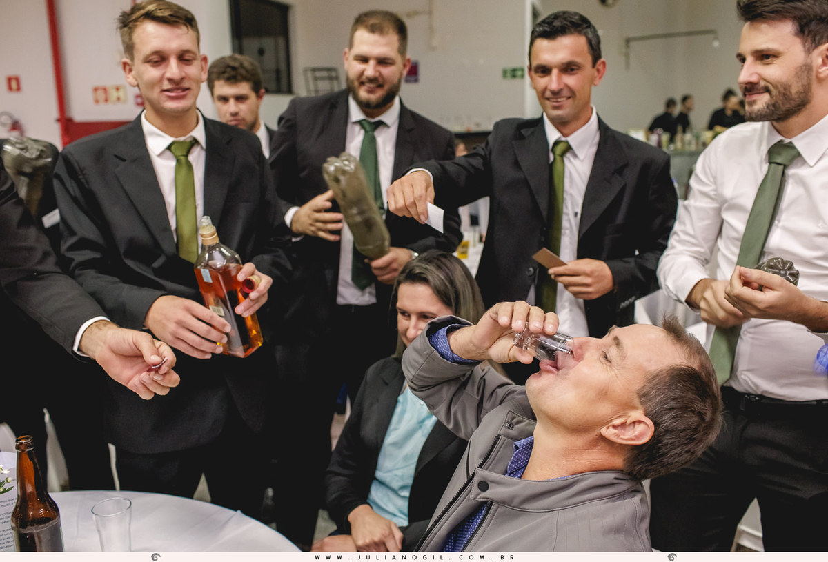 casamento Hanny e Andrei fotógrafo Juliano Gil Rio Azul Paraná Irati making of casa maquiagem cabelo Emerson Olicheski Umalu Eventos família noivo noiva vestido wedding Igreja Santa Teresinha do Menino Jesus Martins Eventos gravata cerimônia recepção