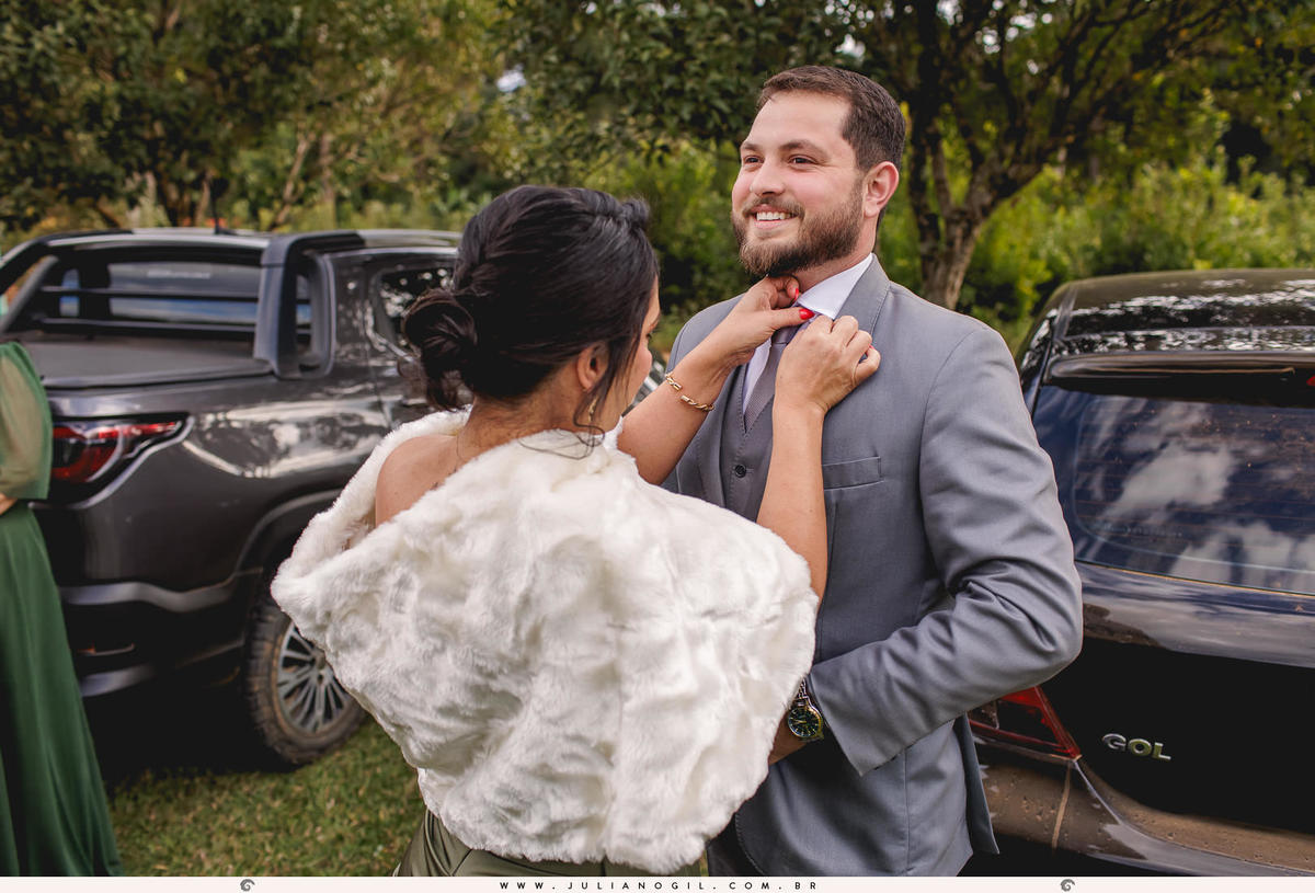 cerimônia de casamento Keyla e Alexandre fotógrafo Juliano Gil ivaí paraná irati make  thallana campos cabelo studio elis bobek vestido lanovia terno origem noivas noivo Alexandre sapato perfume igreja casamento buquê interior família pais wedding