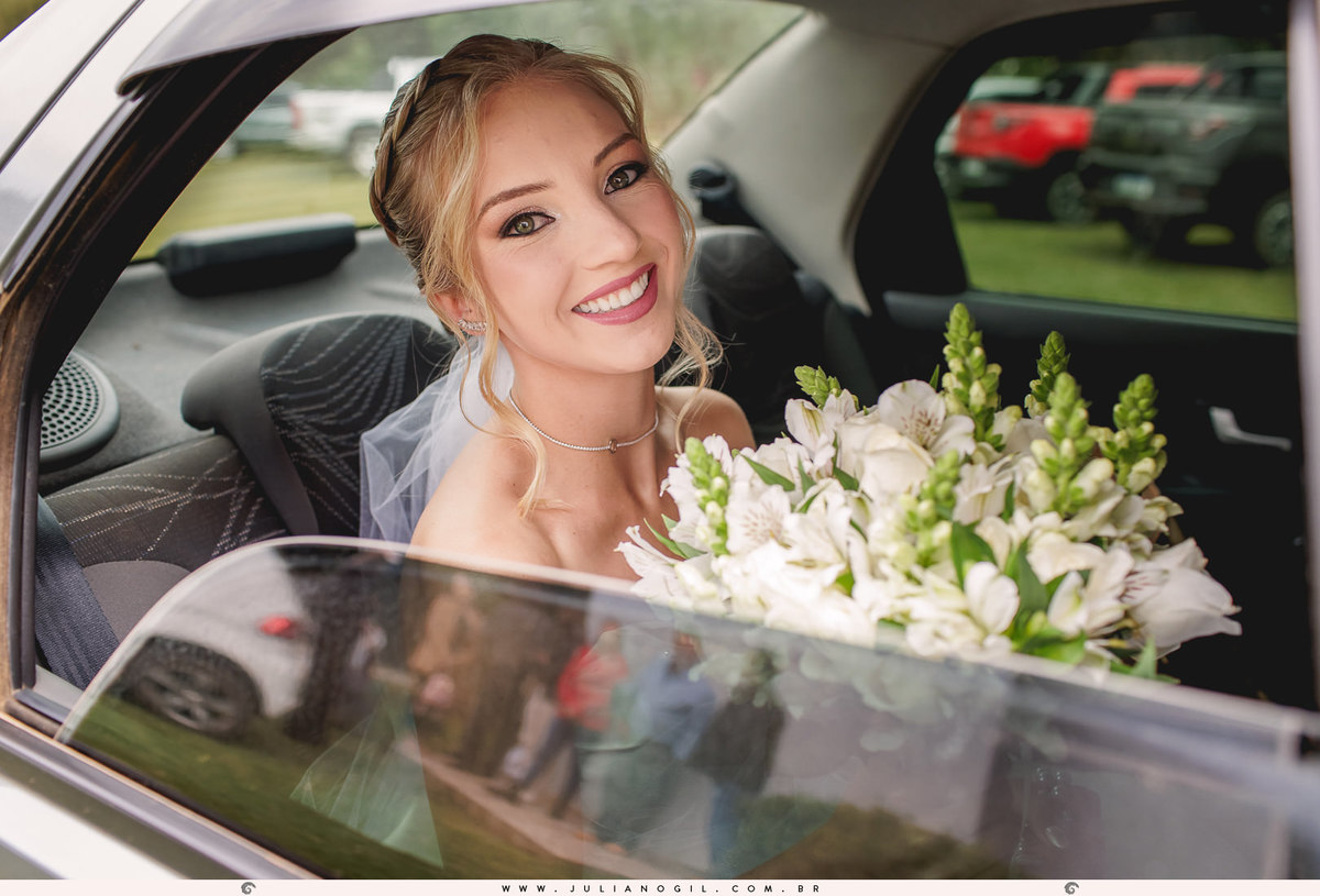 cerimônia de casamento Keyla e Alexandre fotógrafo Juliano Gil ivaí paraná irati make  thallana campos cabelo studio elis bobek vestido lanovia terno origem noivas noivo Alexandre sapato perfume igreja casamento buquê interior família pais wedding