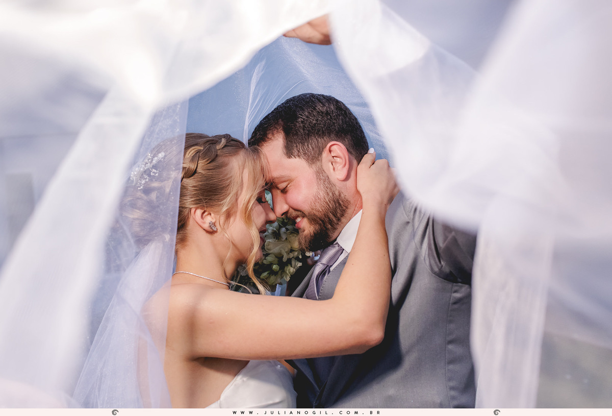 cerimônia de casamento Keyla e Alexandre fotógrafo Juliano Gil ivaí paraná irati make  thallana campos cabelo studio elis bobek vestido lanovia terno origem noivas noivo Alexandre sapato perfume igreja casamento buquê interior família pais wedding