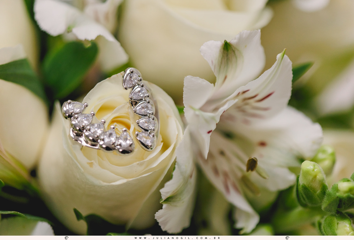 making of noiva Keyla fotógrafo Juliano Gil ivaí paraná irati make  thallana campos cabelo studio elis bobek vestido lanovia terno origem noivas noivo Alexandre sapato perfume igreja casamento buquê