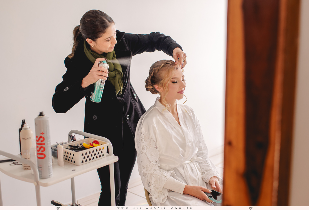making of noiva Keyla fotógrafo Juliano Gil ivaí paraná irati make  thallana campos cabelo studio elis bobek vestido lanovia terno origem noivas noivo Alexandre sapato perfume igreja casamento buquê