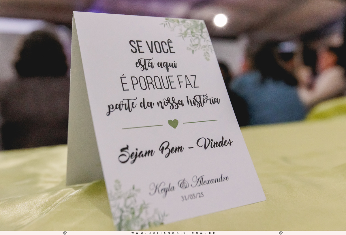 recepção de casamento Keyla e Alexandre fotógrafo Juliano Gil ivaí paraná irati make  thallana campos cabelo studio elis bobek vestido lanovia terno origem noivas noivo Alexandre sapato perfume igreja casamento buquê interior família pais wedding