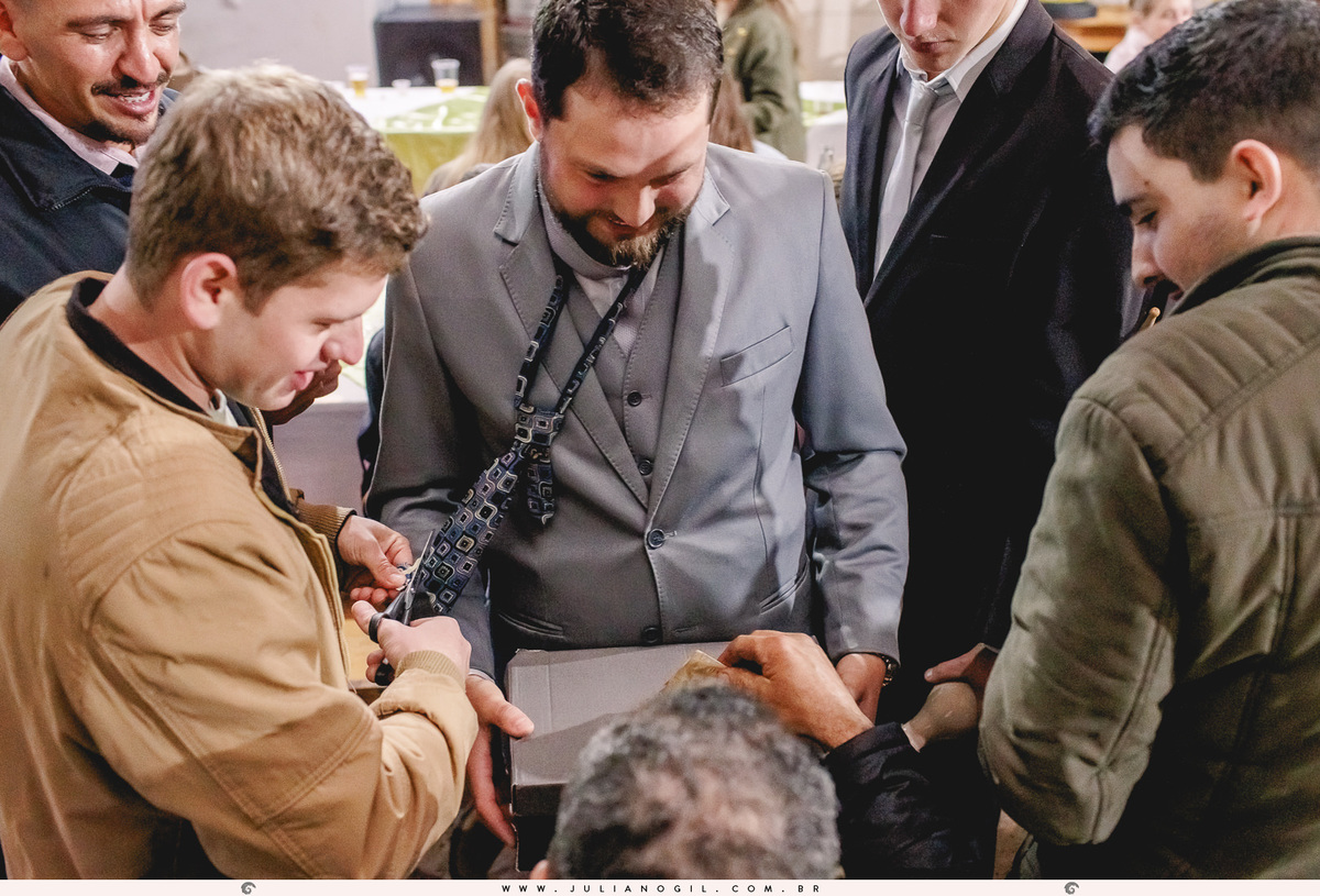 recepção de casamento Keyla e Alexandre fotógrafo Juliano Gil ivaí paraná irati make  thallana campos cabelo studio elis bobek vestido lanovia terno origem noivas noivo Alexandre sapato perfume igreja casamento buquê interior família pais wedding