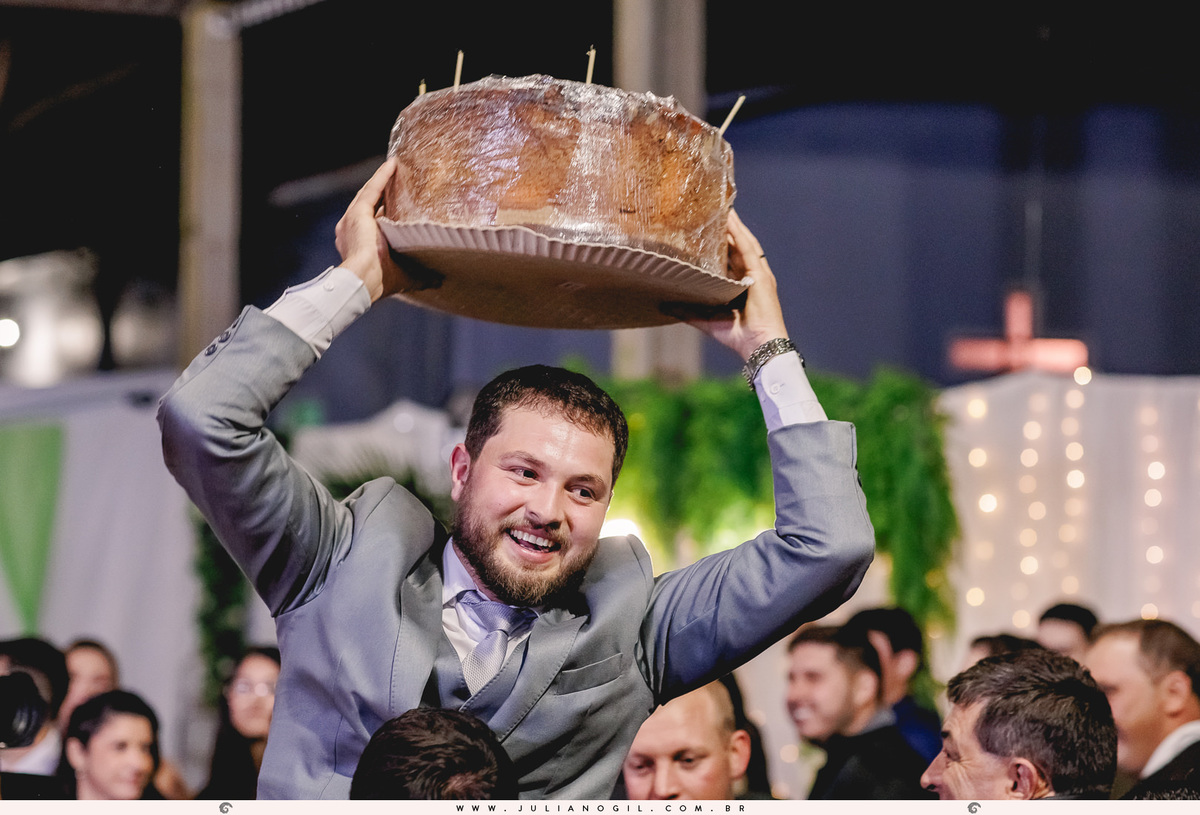 recepção de casamento Keyla e Alexandre fotógrafo Juliano Gil ivaí paraná irati make  thallana campos cabelo studio elis bobek vestido lanovia terno origem noivas noivo Alexandre sapato perfume igreja casamento buquê interior família pais wedding