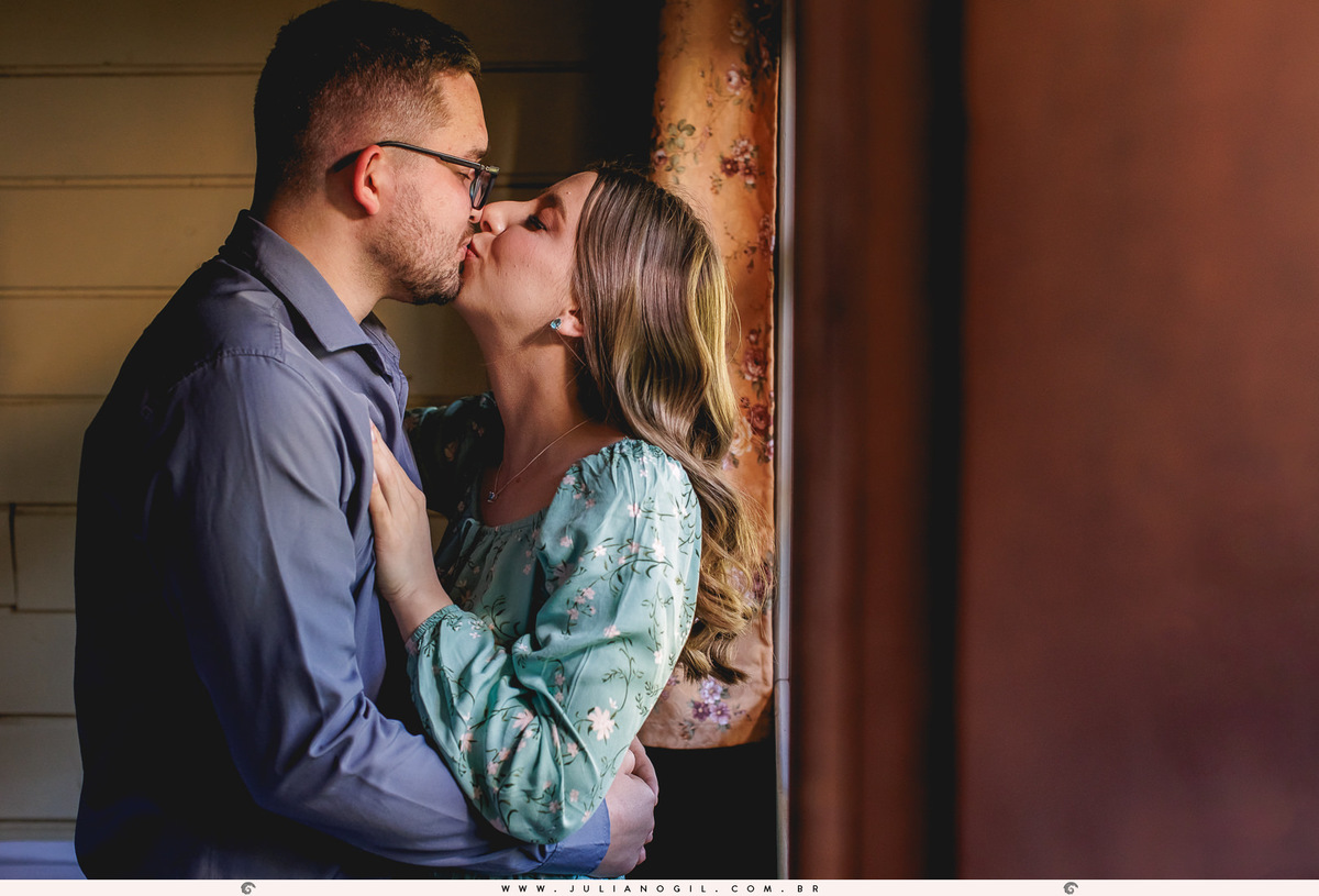 pré casamento Jessica e Ewandro fotógrafo Juliano Gil prudentópolis irati paraná recanto teodorinho chalé ar livre ensaio externo casal carro cerveja gol gti noiva noivo  wedding day 