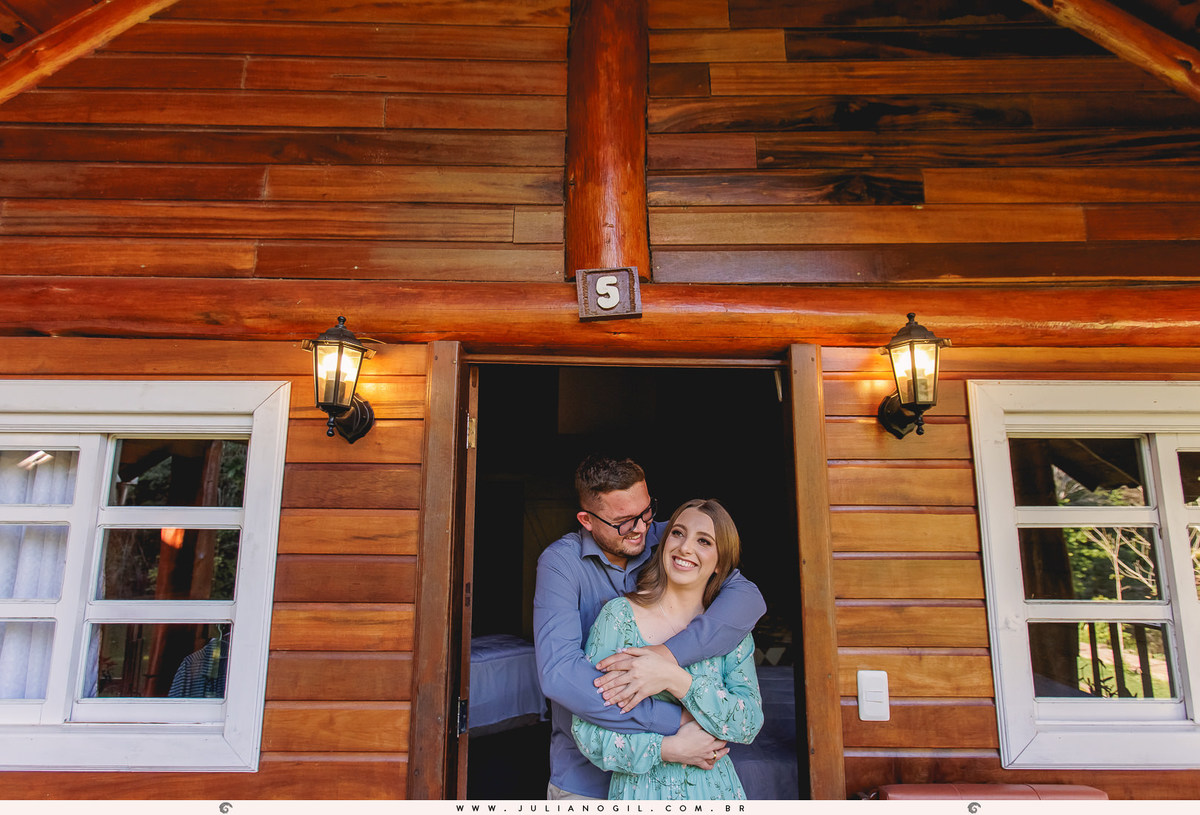 pré casamento Jessica e Ewandro fotógrafo Juliano Gil prudentópolis irati paraná recanto teodorinho chalé ar livre ensaio externo casal carro cerveja gol gti noiva noivo  wedding day 