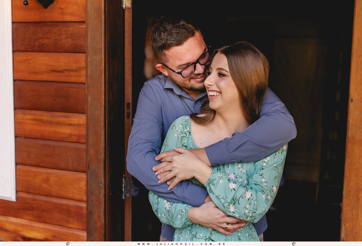 pré casamento Jessica e Ewandro fotógrafo Juliano Gil prudentópolis irati paraná recanto teodorinho chalé ar livre ensaio externo casal carro cerveja gol gti noiva noivo  wedding day 