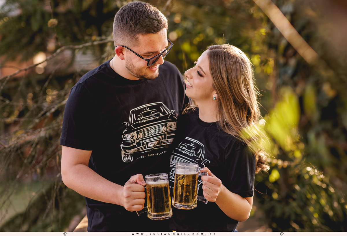 pré casamento Jessica e Ewandro fotógrafo Juliano Gil prudentópolis irati paraná recanto teodorinho chalé ar livre ensaio externo casal carro cerveja gol gti noiva noivo  wedding day 