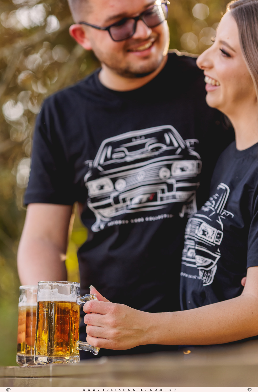 pré casamento Jessica e Ewandro fotógrafo Juliano Gil prudentópolis irati paraná recanto teodorinho chalé ar livre ensaio externo casal carro cerveja gol gti noiva noivo  wedding day 