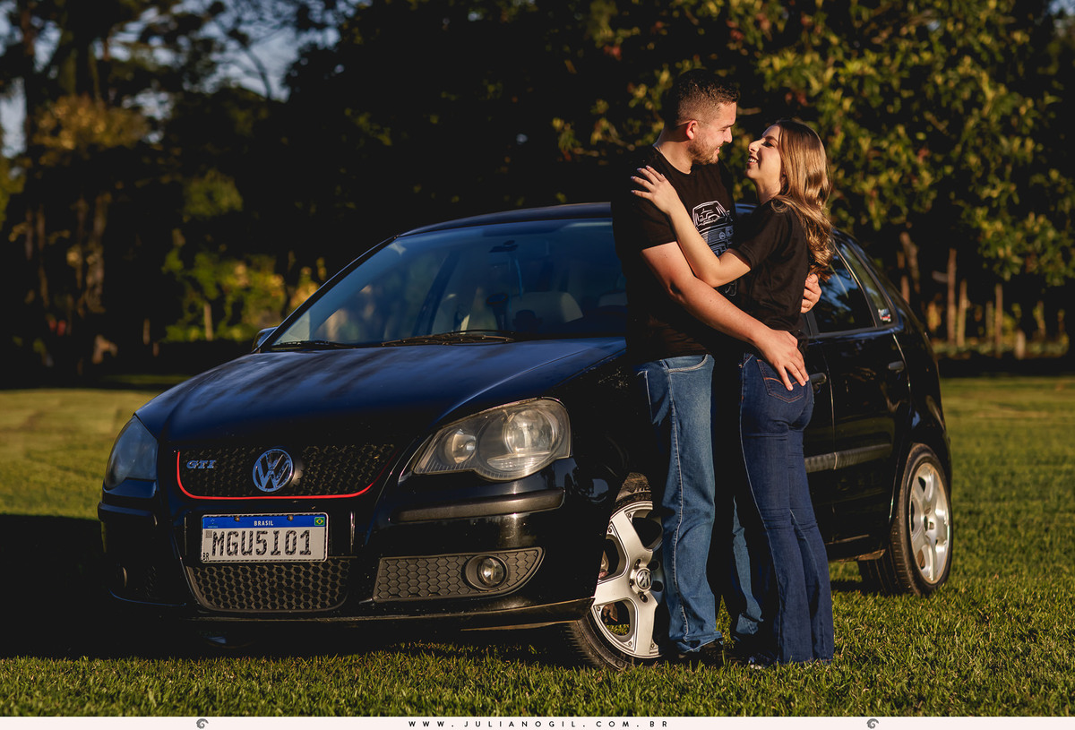 pré casamento Jessica e Ewandro fotógrafo Juliano Gil prudentópolis irati paraná recanto teodorinho chalé ar livre ensaio externo casal carro cerveja gol gti noiva noivo  wedding day 