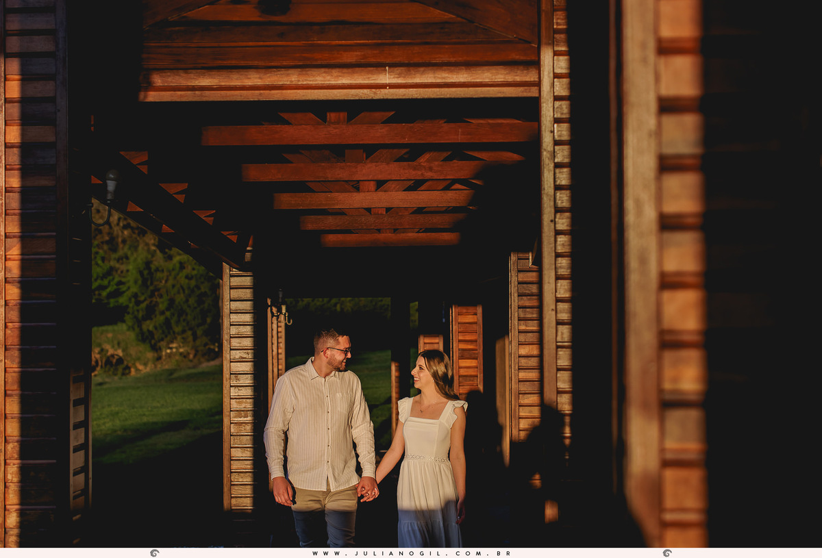 pré casamento Jessica e Ewandro fotógrafo Juliano Gil prudentópolis irati paraná recanto teodorinho chalé ar livre ensaio externo casal carro cerveja gol gti noiva noivo  wedding day 