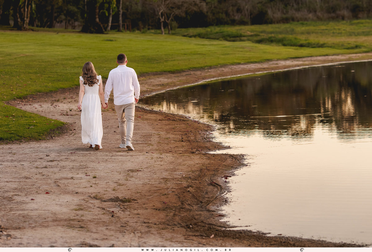 pré casamento Jessica e Ewandro fotógrafo Juliano Gil prudentópolis irati paraná recanto teodorinho chalé ar livre ensaio externo casal carro cerveja gol gti noiva noivo  wedding day 