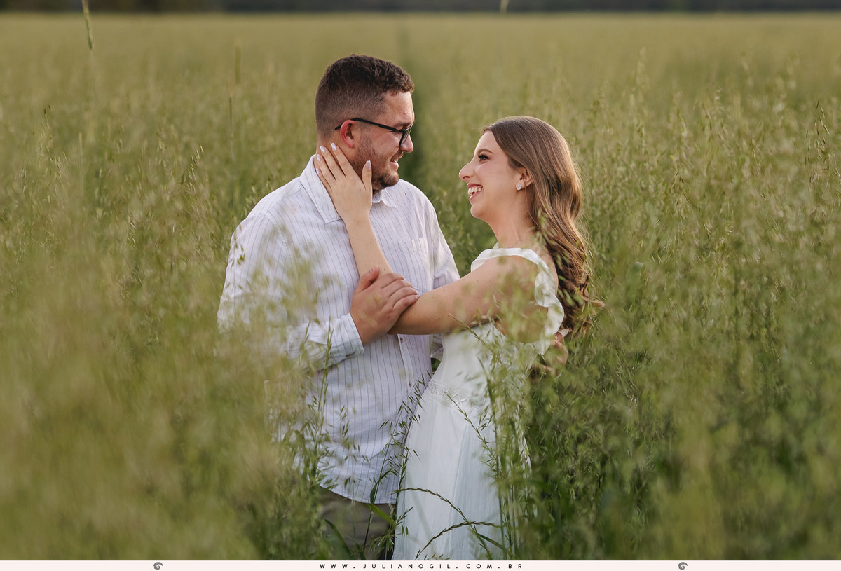 pré casamento Jessica e Ewandro fotógrafo Juliano Gil prudentópolis irati paraná recanto teodorinho chalé ar livre ensaio externo casal carro cerveja gol gti noiva noivo  wedding day 