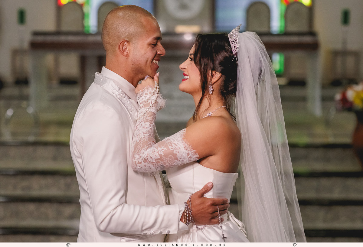 casamento letícia e igor fotógrafo juliano gil casamento igreja católica catedral sant'ana recepção ponta lagoa padrinhos madrinhas emoção família noivo noiva bride wedding tatuagem rayban meta alegria fotografia de casamento barzinho pizzaria la base