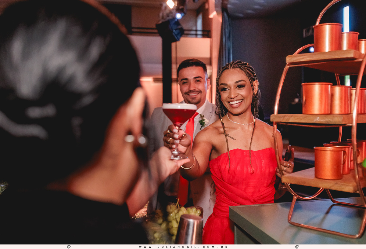 casamento letícia e igor fotógrafo juliano gil casamento igreja católica catedral sant'ana recepção ponta lagoa padrinhos madrinhas emoção família noivo noiva bride wedding tatuagem rayban meta alegria fotografia de casamento barzinho pizzaria la base