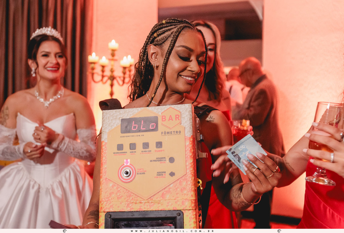 casamento letícia e igor fotógrafo juliano gil casamento igreja católica catedral sant'ana recepção ponta lagoa padrinhos madrinhas emoção família noivo noiva bride wedding tatuagem rayban meta alegria fotografia de casamento barzinho pizzaria la base