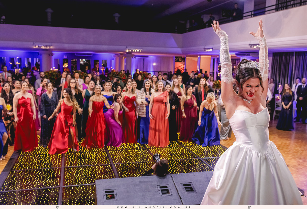 casamento letícia e igor fotógrafo juliano gil casamento igreja católica catedral sant'ana recepção ponta lagoa padrinhos madrinhas emoção família noivo noiva bride wedding tatuagem rayban meta alegria fotografia de casamento barzinho pizzaria la base